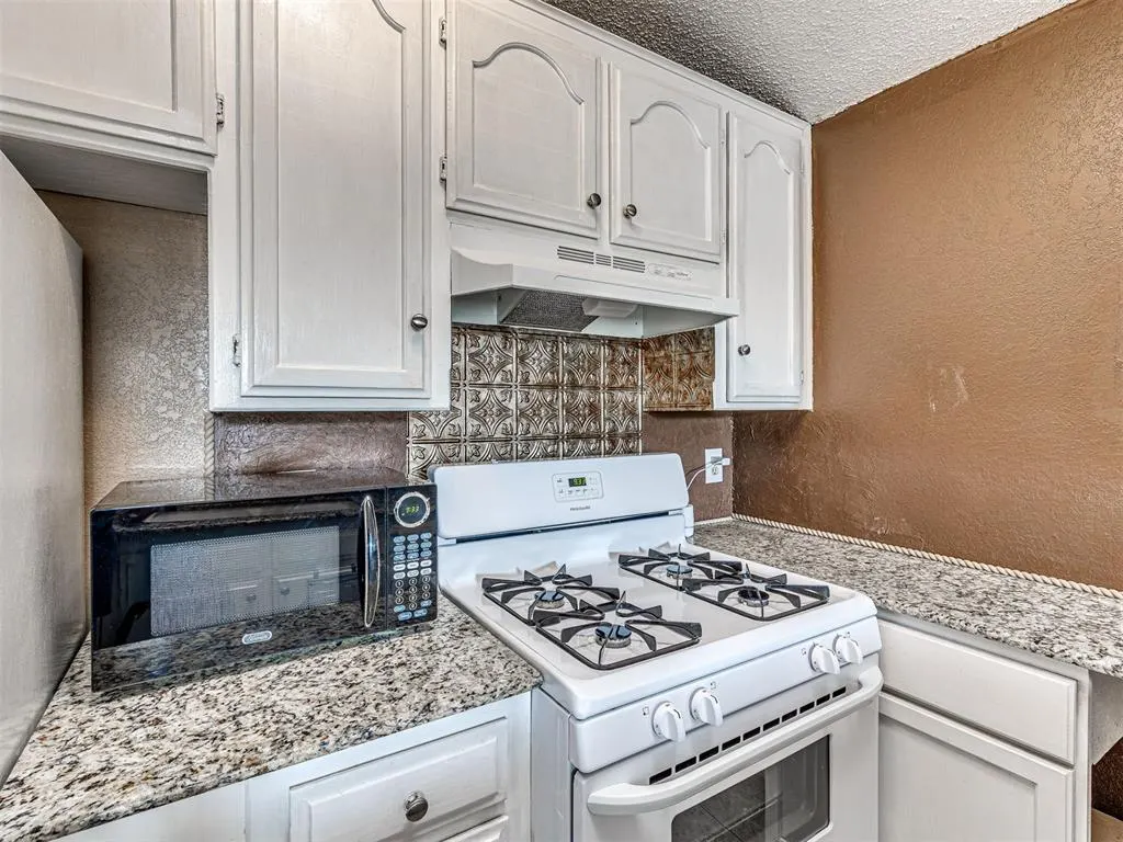 Photo 12 — 2143 Lonnie Lane, Moore, OK 73170