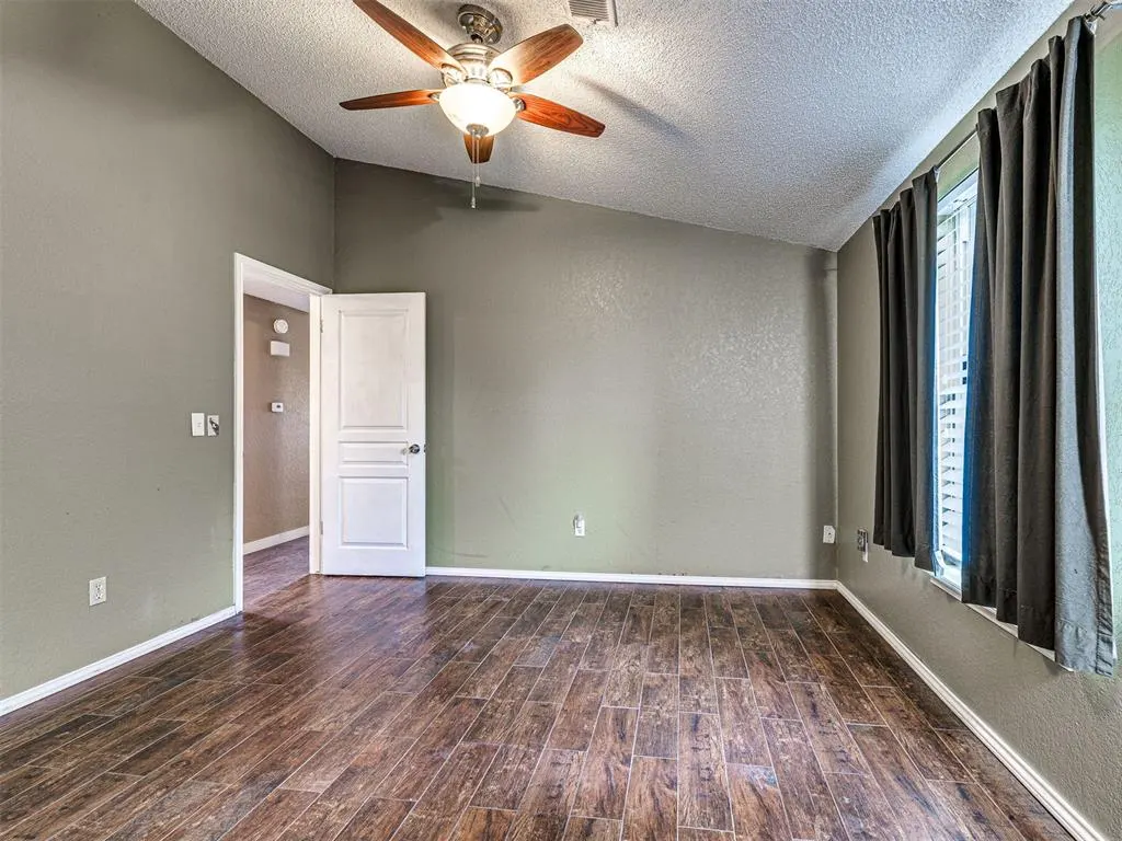 Photo 14 — 2143 Lonnie Lane, Moore, OK 73170