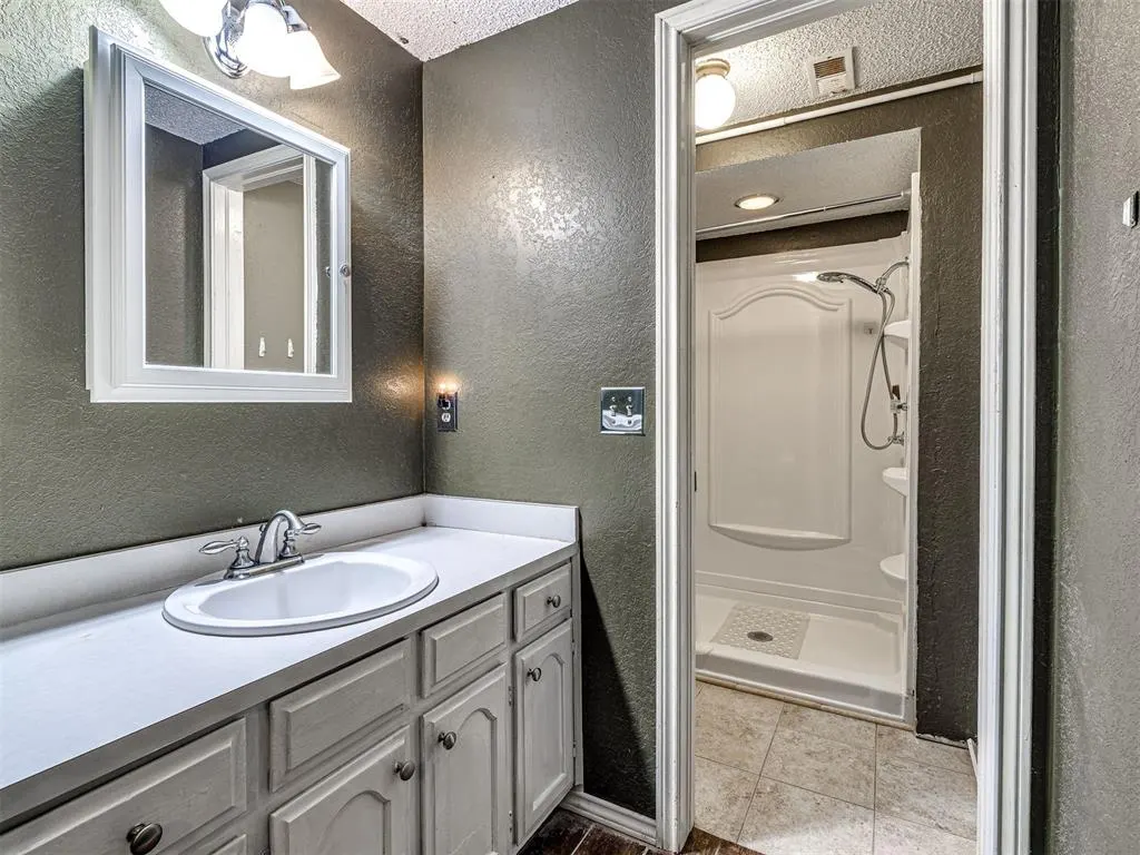 Photo 15 — 2143 Lonnie Lane, Moore, OK 73170
