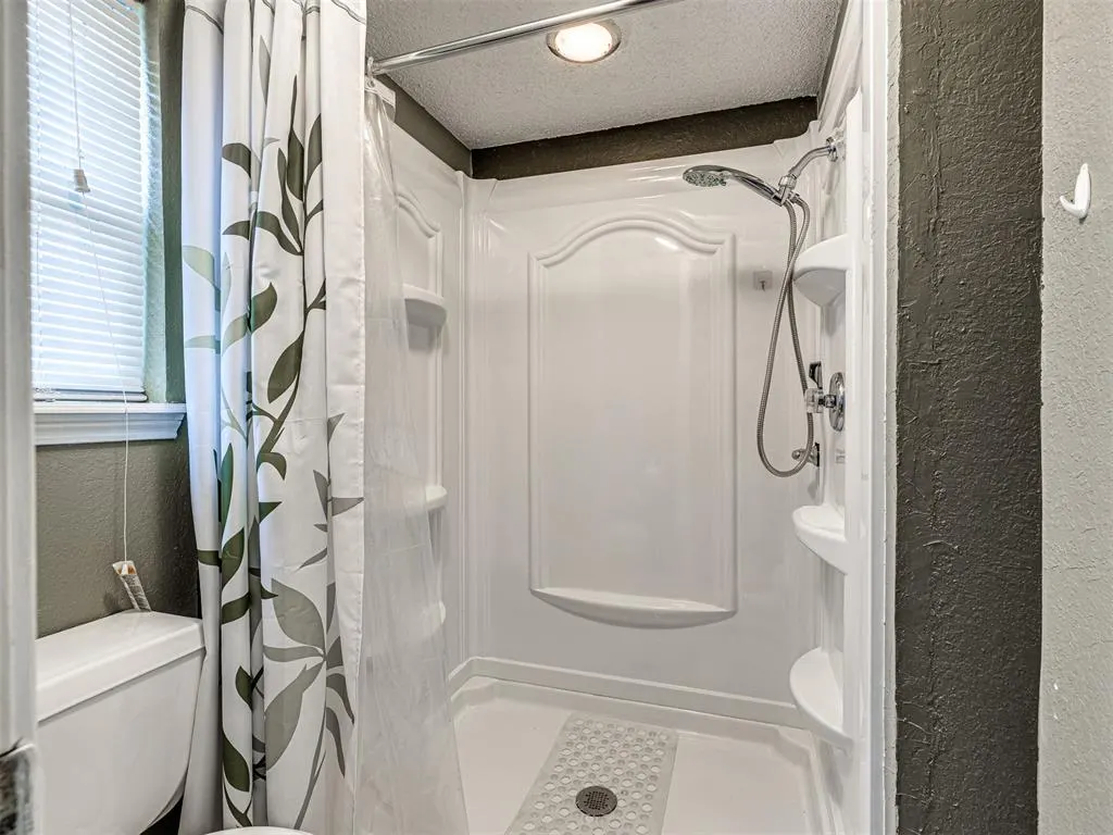 Photo 16 — 2143 Lonnie Lane, Moore, OK 73170
