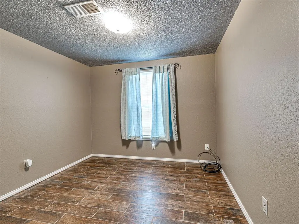 Photo 17 — 2143 Lonnie Lane, Moore, OK 73170