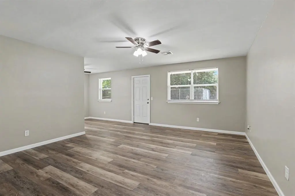 Photo 2 — 2012 Mary Avenue, Seminole, OK 74868