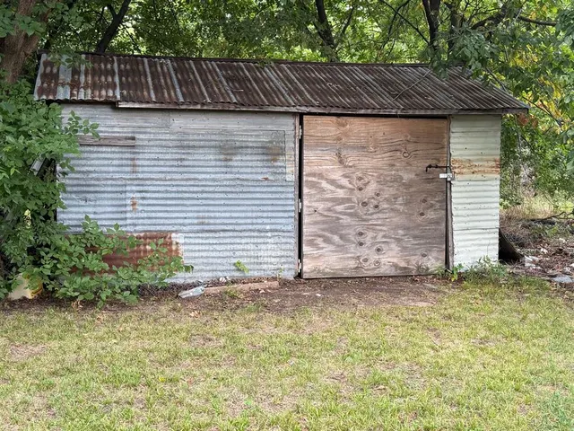 Photo 3 — 106 S 4th Avenue, Stroud, OK 74079