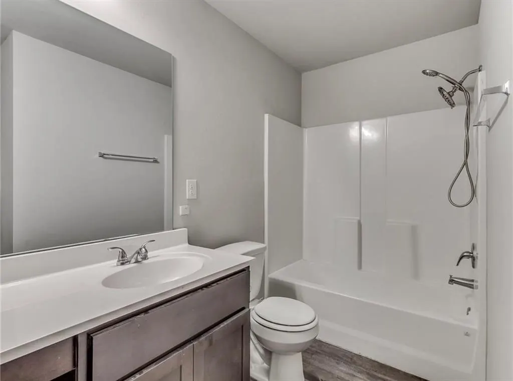 Photo 11 — 9505 NW 119th Street, Yukon, OK 73099