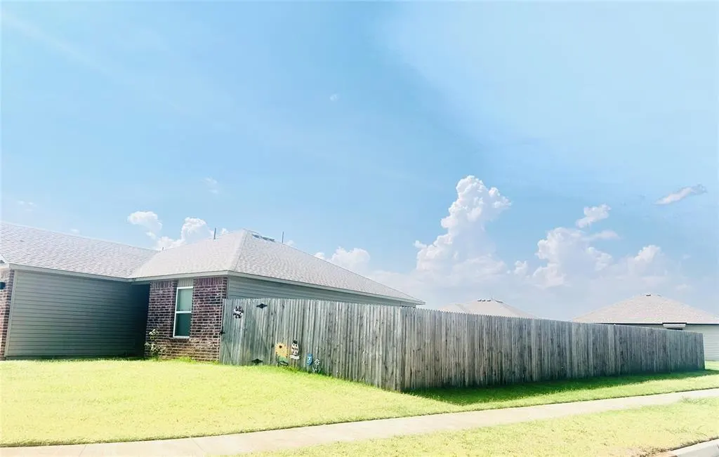 Photo 17 — 9505 NW 119th Street, Yukon, OK 73099