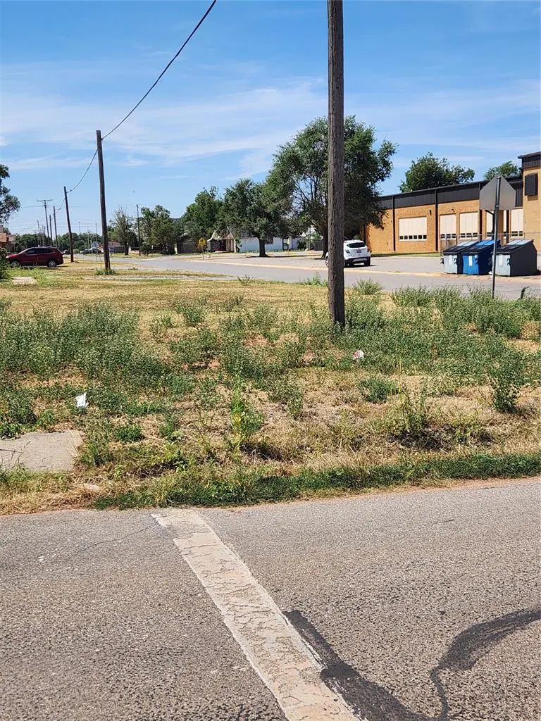 Photo 2 — 320 N Jackson Street, Altus, OK 73521