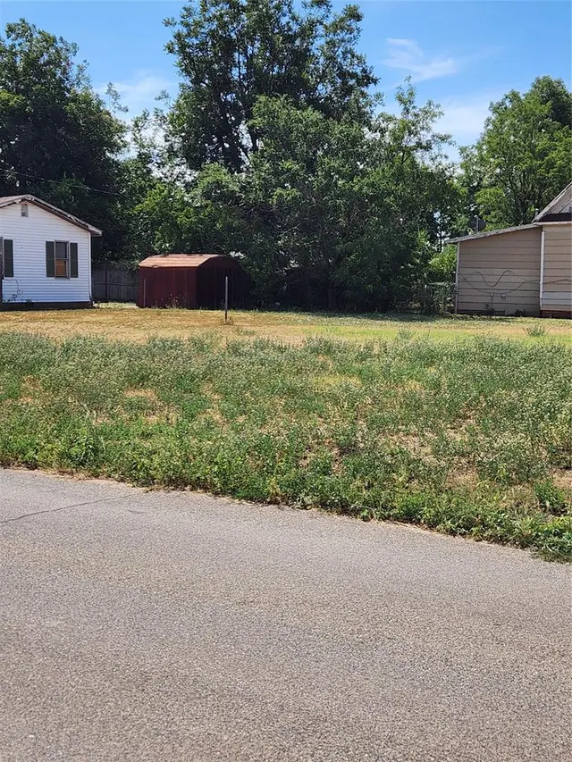 Photo 3 — 320 N Jackson Street, Altus, OK 73521