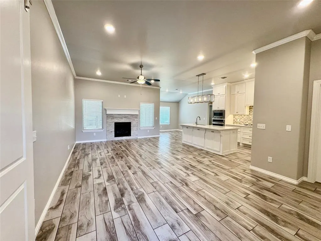 Photo 8 — 828 E Barajas Terrace, Mustang, OK 73064