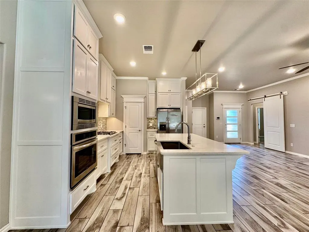 Photo 13 — 828 E Barajas Terrace, Mustang, OK 73064