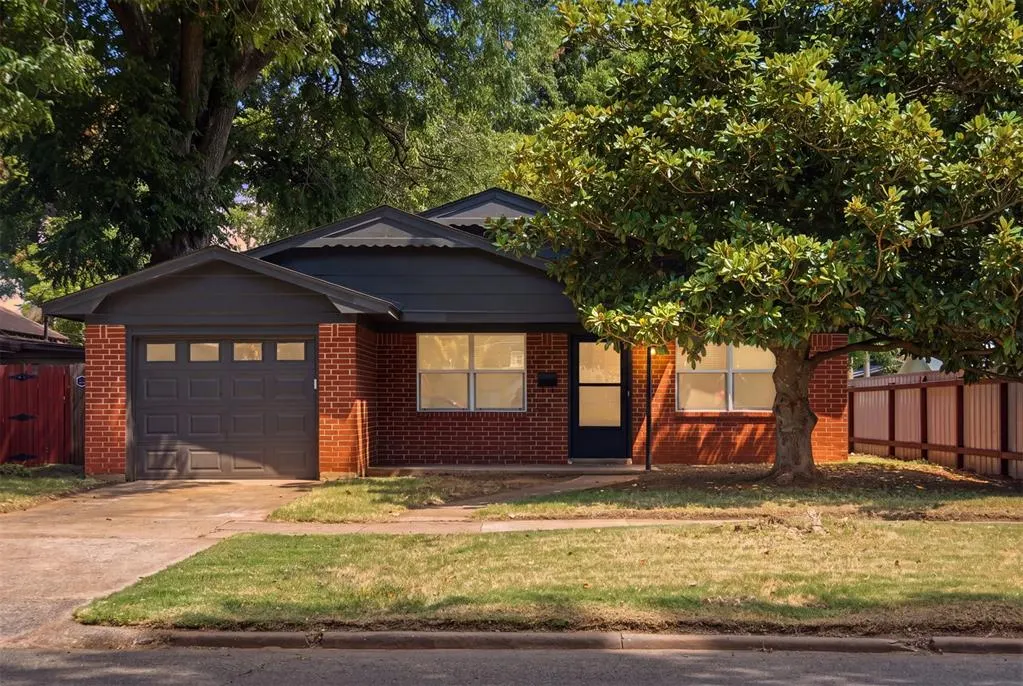 Front exterior — 420 W Minnesota Avenue, Chickasha, OK 73018