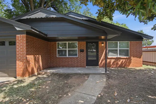 Photo 2 — 420 W Minnesota Avenue, Chickasha, OK 73018