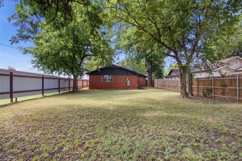 Photo 33 — 420 W Minnesota Avenue, Chickasha, OK 73018