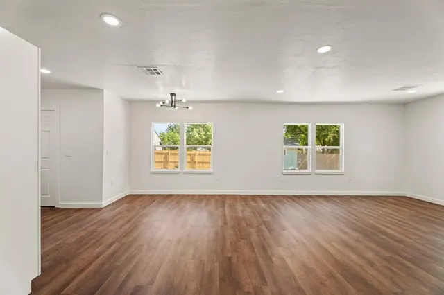 Photo 5 — 4111 S Oklahoma Avenue, Oklahoma City, OK 73129