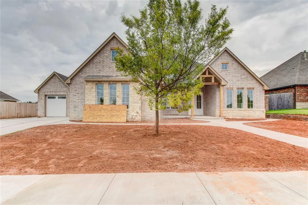 Photo 2 — 1913 Providence Drive, Norman, OK 73071