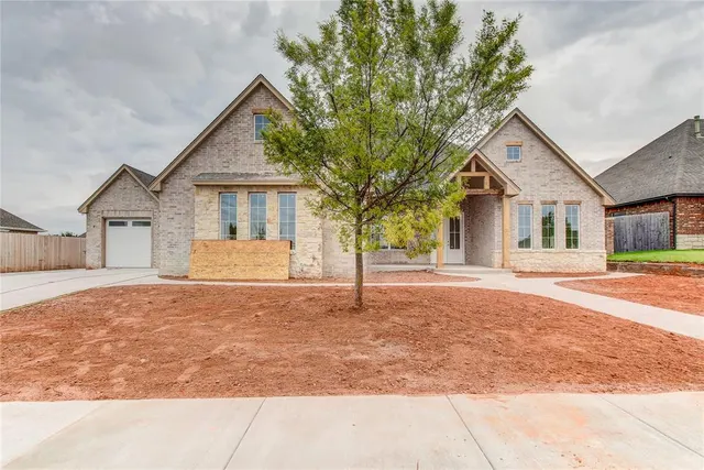 Photo 2 — 1913 Providence Drive, Norman, OK 73071