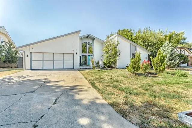 Photo 2 — 7318 NW 106th, Oklahoma City, OK 73162