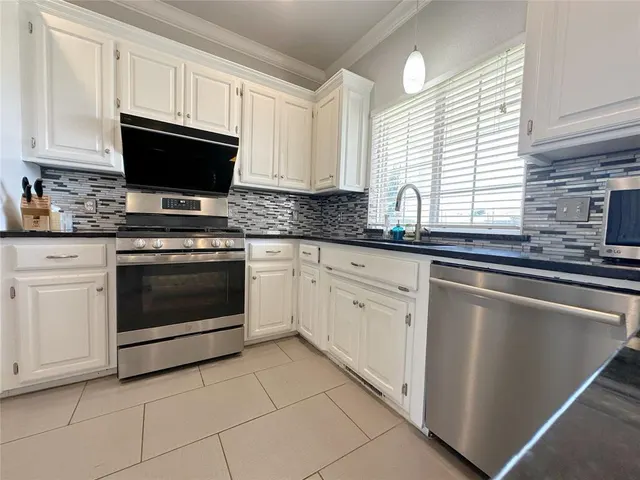 Photo 6 — 2812 Eaton Drive, Norman, OK 73072