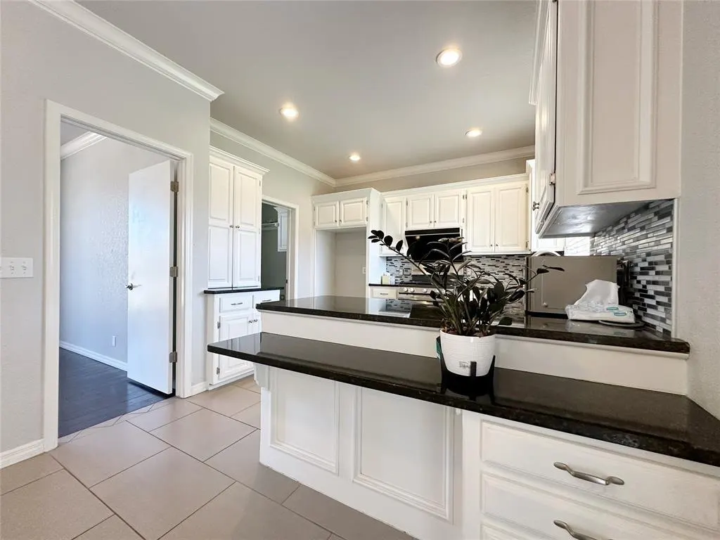 Photo 8 — 2812 Eaton Drive, Norman, OK 73072
