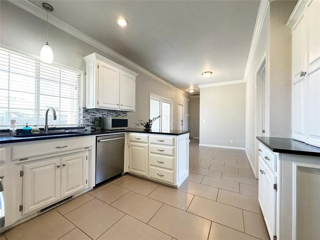 Photo 10 — 2812 Eaton Drive, Norman, OK 73072