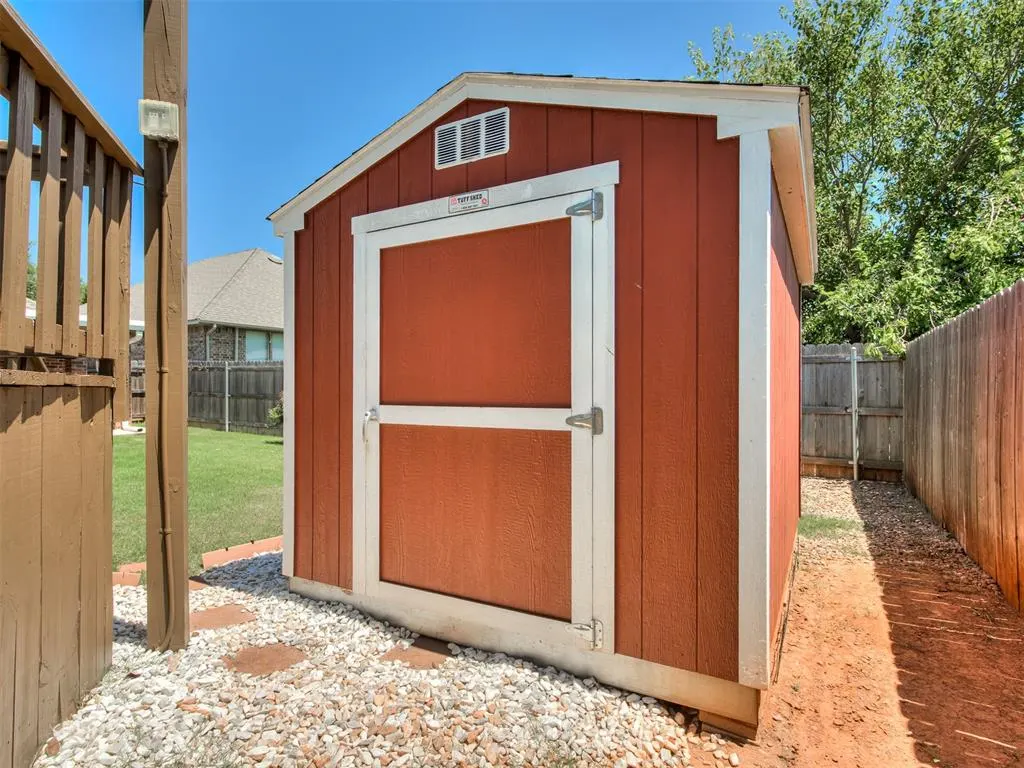 Photo 41 — 825 Oak Creek Drive, Moore, OK 73160