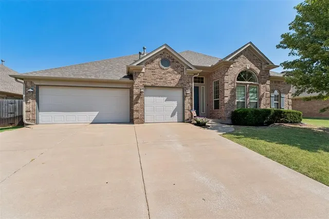 Photo 2 — 2417 NW 180th Street, Edmond, OK 73012