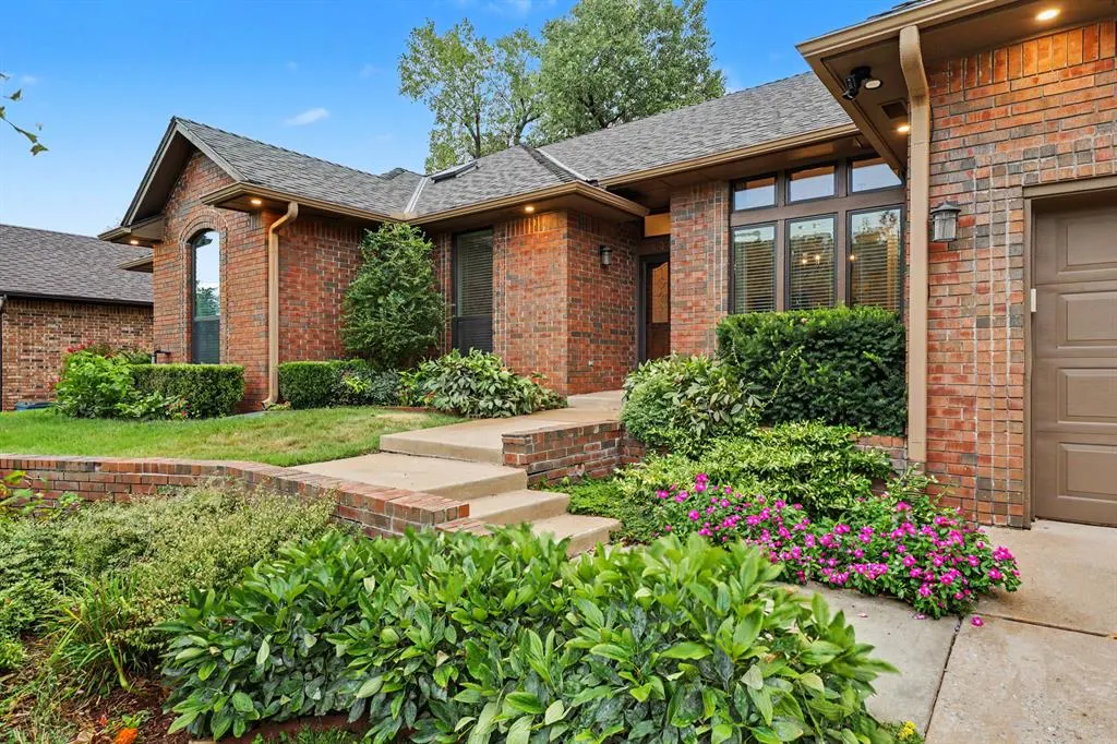 Photo 2 — 2004 N Ridgecrest Road, Edmond, OK 73013