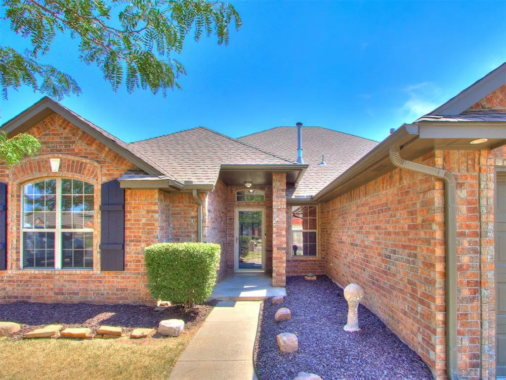 Photo 3 — 10604 NW 38th Street, Yukon, OK 73099