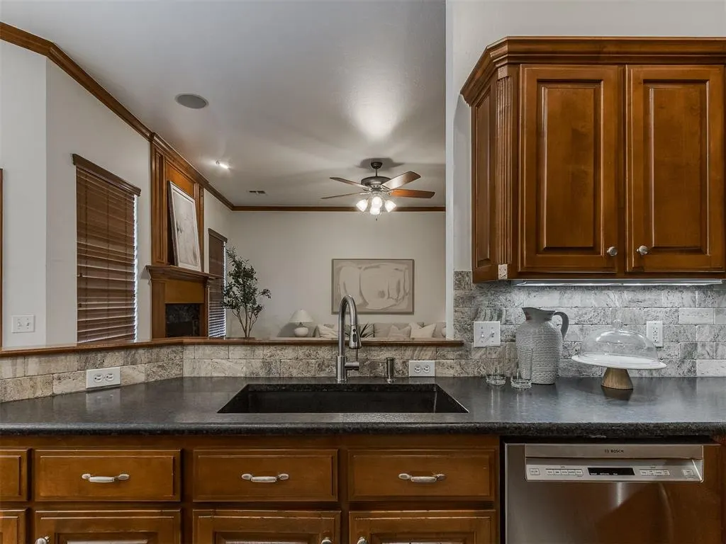 Photo 12 — 10604 NW 38th Street, Yukon, OK 73099