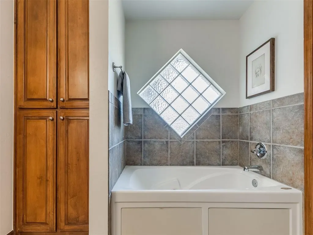 Photo 24 — 10604 NW 38th Street, Yukon, OK 73099