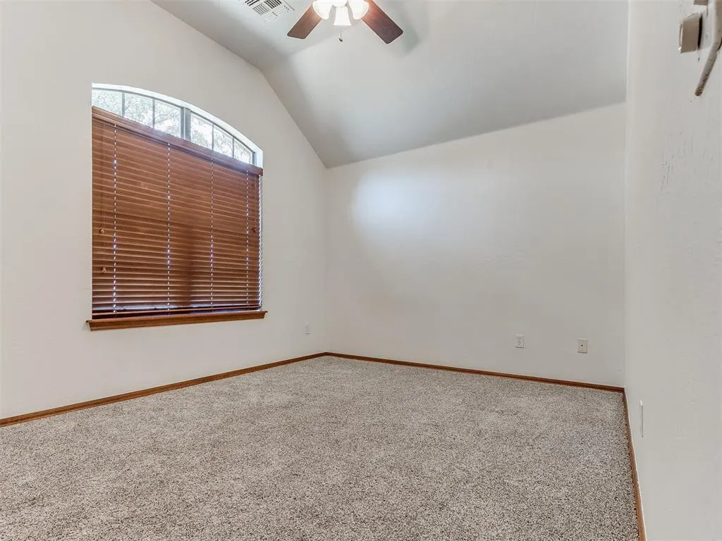 Photo 33 — 10604 NW 38th Street, Yukon, OK 73099