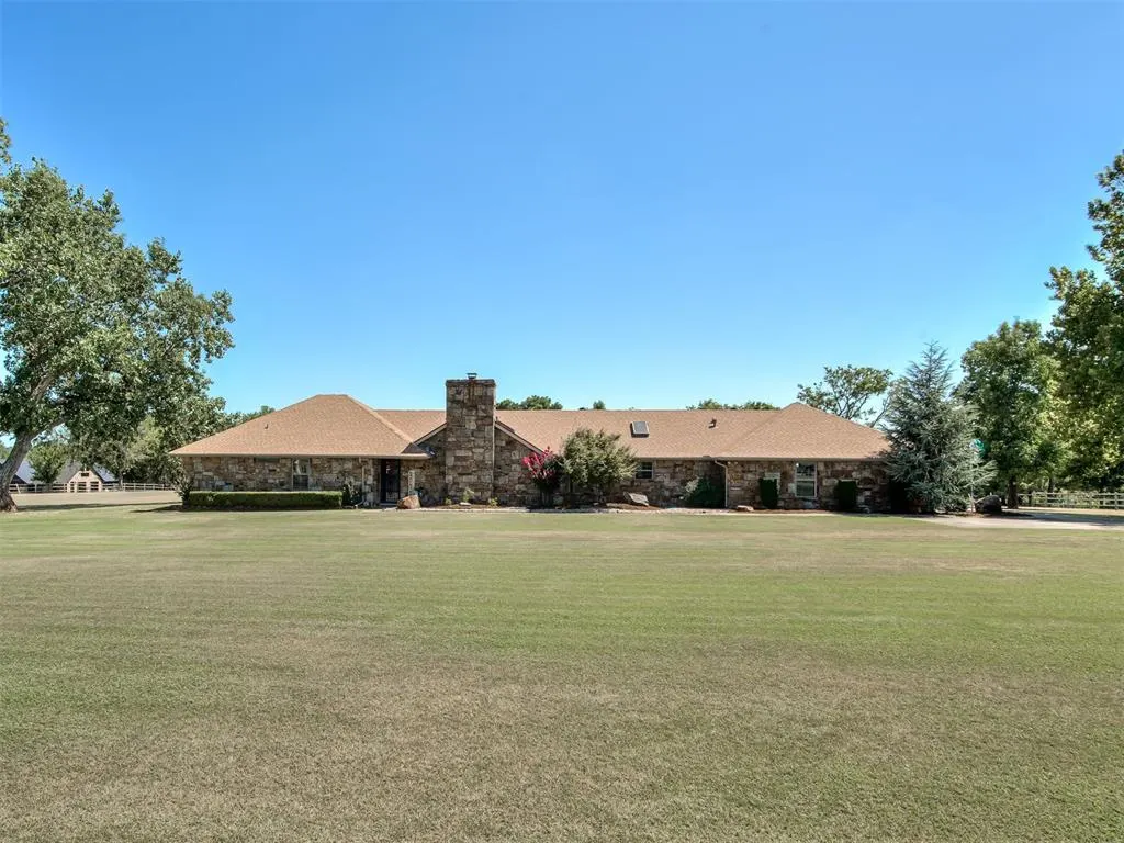 Photo 4 — 4 Cedar Lake Lane, Goldsby, OK 73093