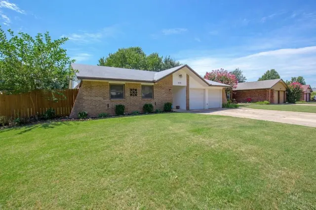 Front exterior — 600 Kay Hill Lane, Edmond, OK 73003