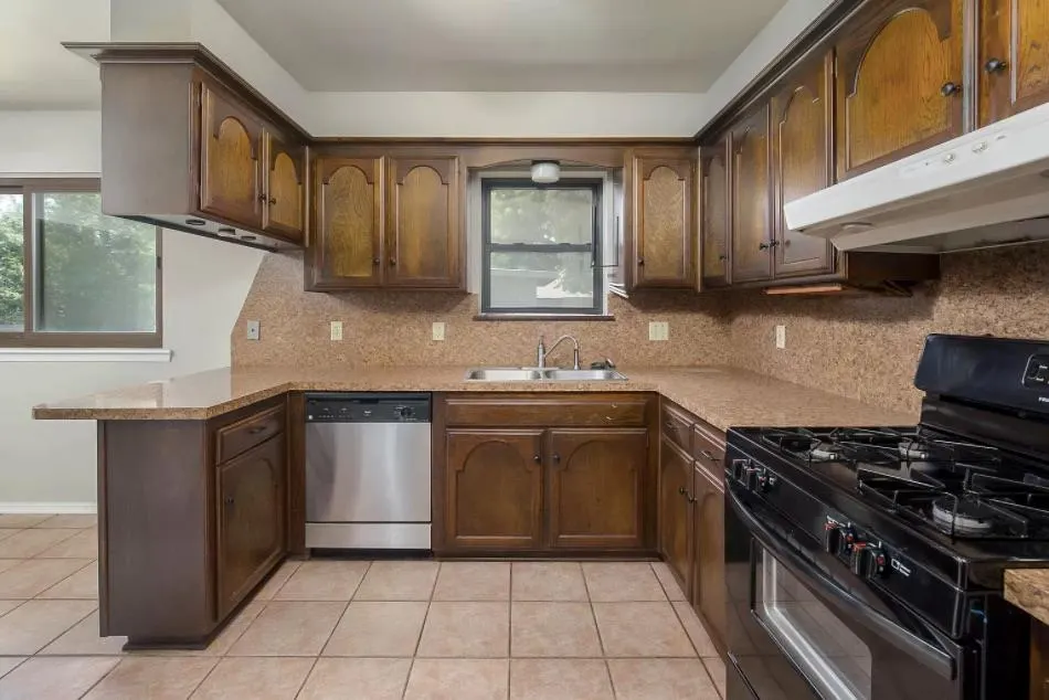 Photo 11 — 600 Kay Hill Lane, Edmond, OK 73003