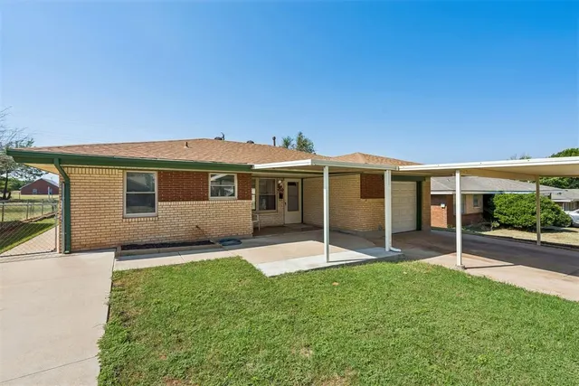 Photo 2 — 3624 SE 27th Street, Oklahoma City, OK 73115