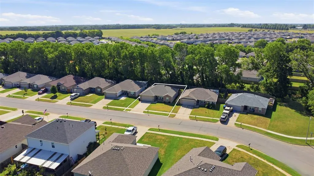 Photo 2 — 1225 Ironstone Drive, Noble, OK 73068
