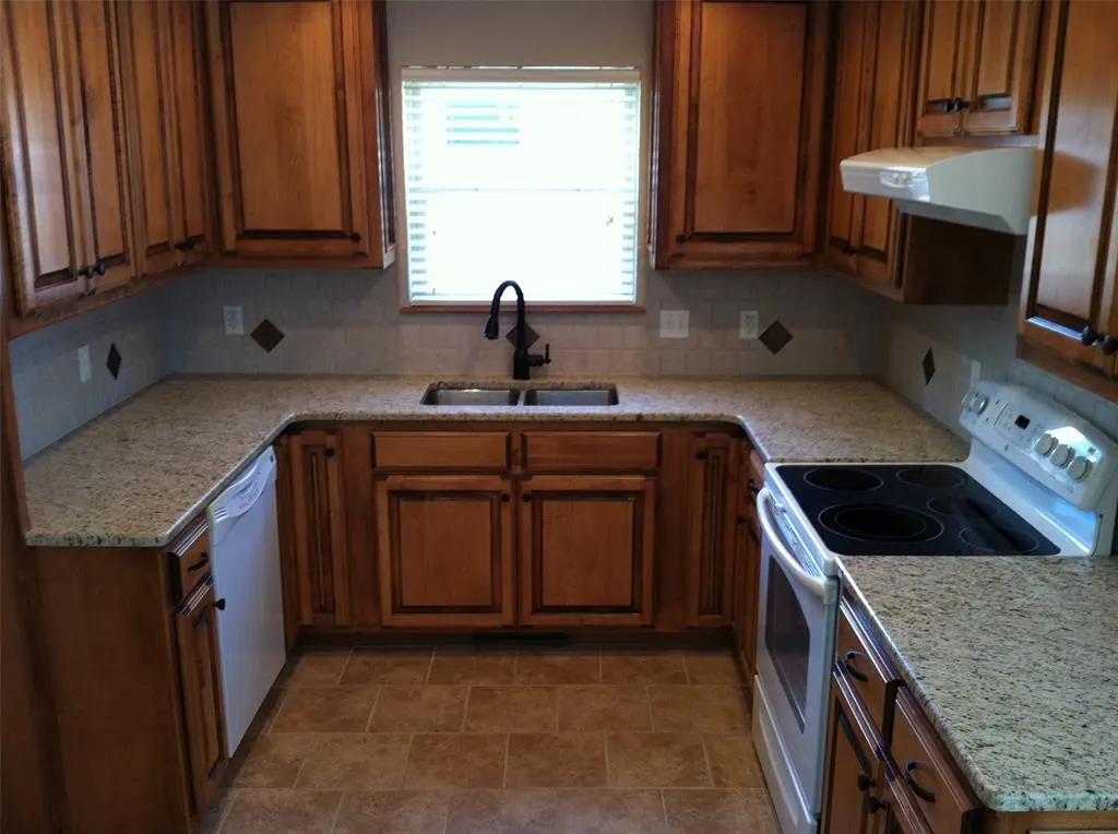 Photo 4 — 2733 Walnut Road, Norman, OK 73072