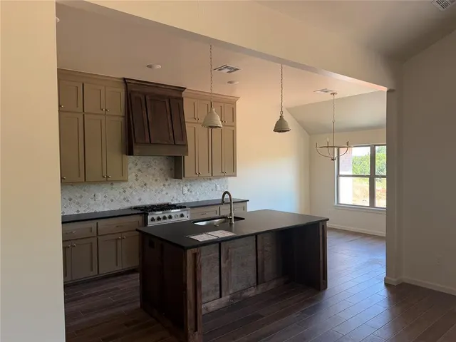 Photo 2 — 2100 Preserve Edge Drive, Edmond, OK 73034