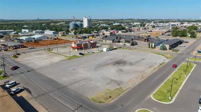 Photo 2 — 600 E Kansas Street, Weatherford, OK 73096