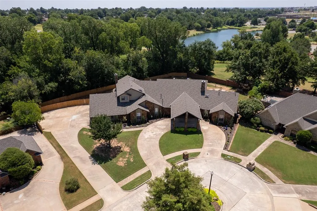 Photo 2 — 1530 Spring Creek Drive, Yukon, OK 73099