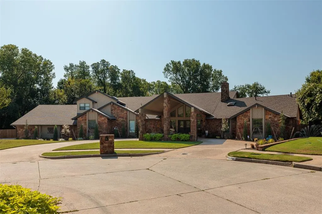 Photo 3 — 1530 Spring Creek Drive, Yukon, OK 73099