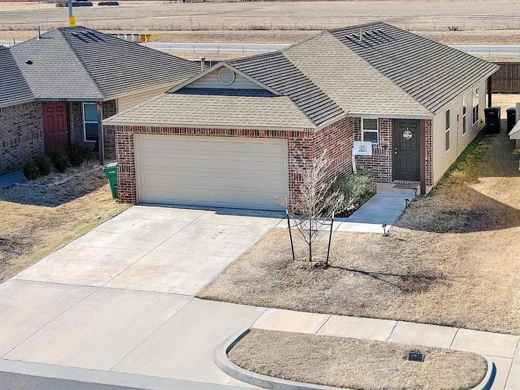 Photo 2 — 11637 Jude Way, Yukon, OK 73099