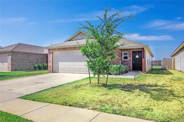Photo 2 — 11637 Jude Way, Yukon, OK 73099