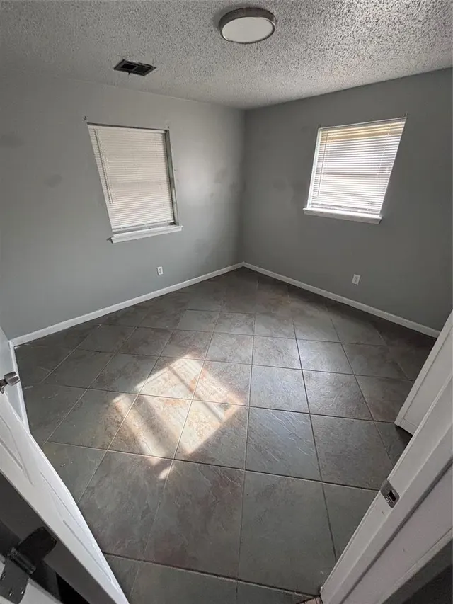 Photo 4 — 1433 Alan Lane, Oklahoma City, OK 73130