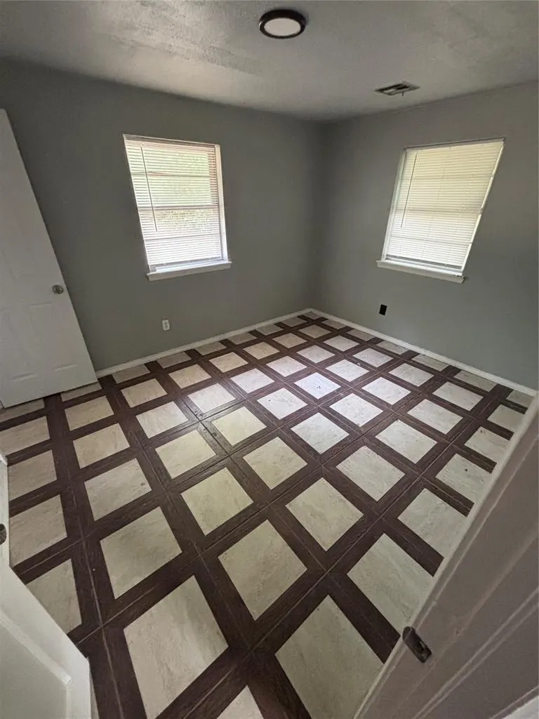 Photo 5 — 1433 Alan Lane, Oklahoma City, OK 73130