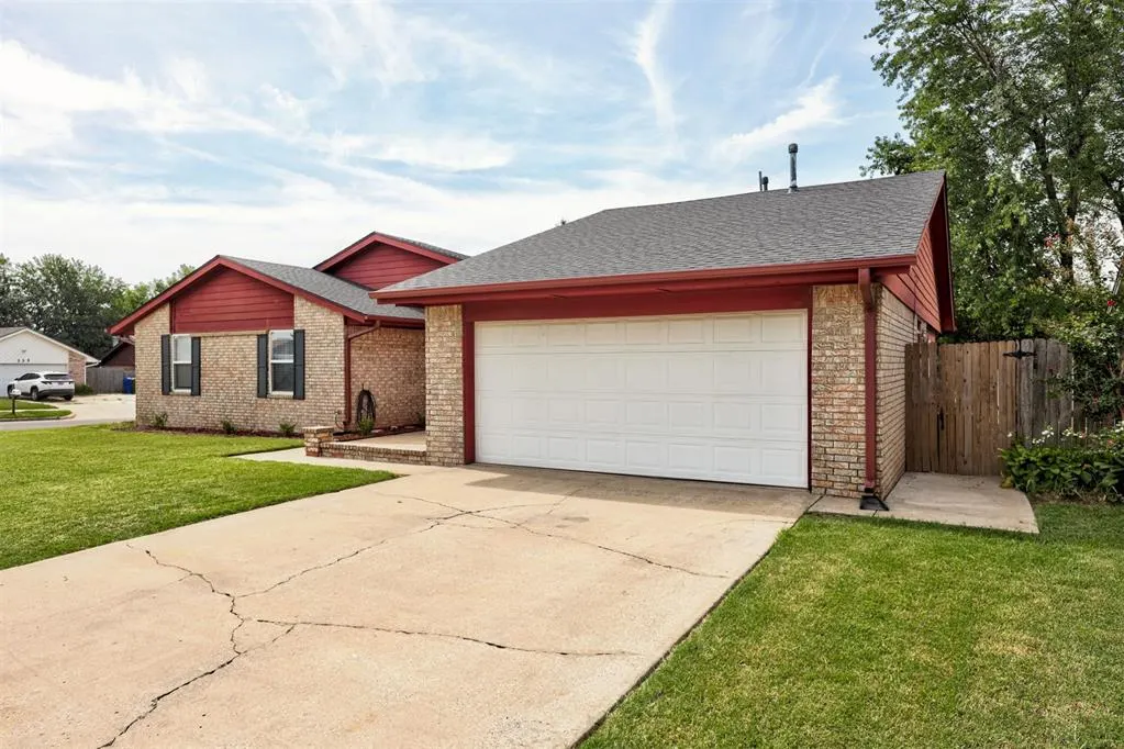 Photo 2 — 2134 Jazzman Drive, Norman, OK 73071