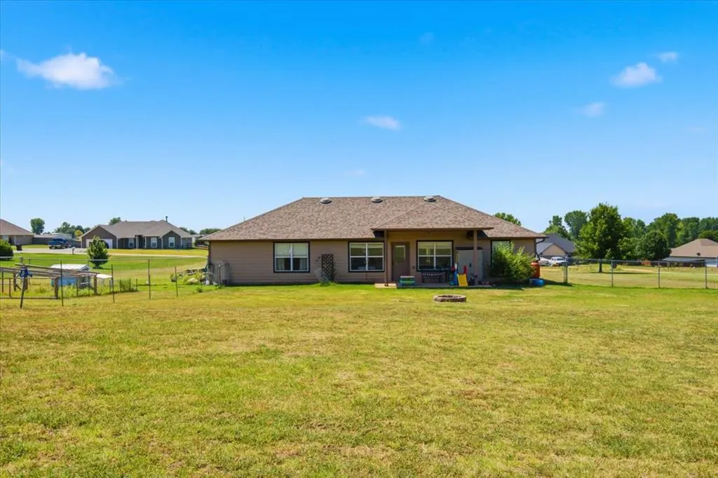 Photo 4 — 1301 Hillside Terrace, Blanchard, OK 73010