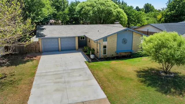 Photo 3 — 725 Ranchoak Drive, Yukon, OK 73099