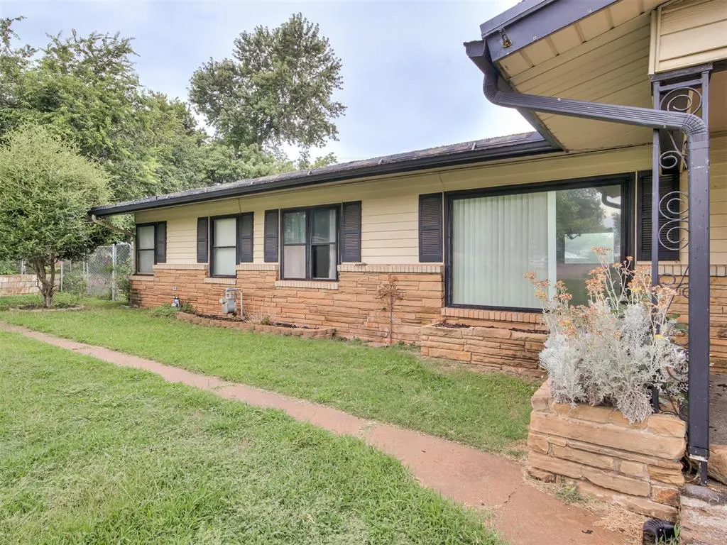 Photo 3 — 7101 Hilltop Court, Oklahoma City, OK 73110