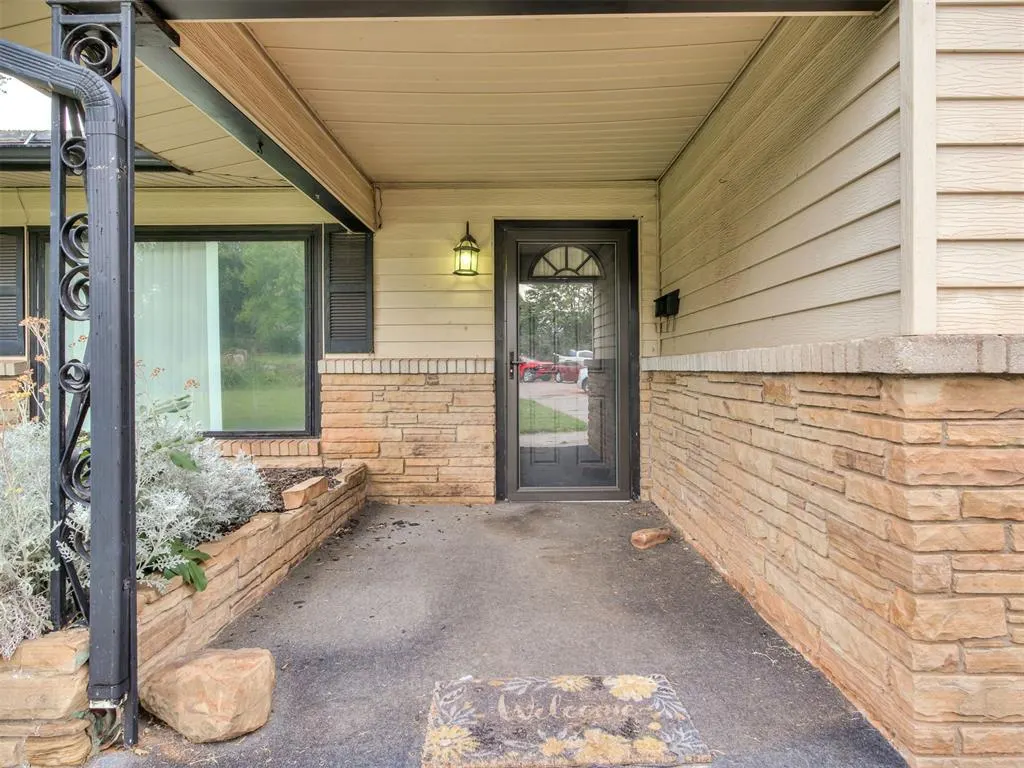Photo 4 — 7101 Hilltop Court, Oklahoma City, OK 73110