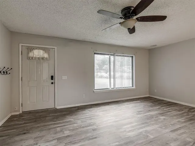 Photo 6 — 7101 Hilltop Court, Oklahoma City, OK 73110